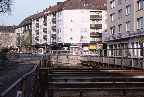 Universit&auml;ts-Stra&szlig;e 1989
