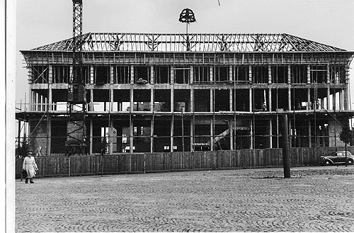 Bau des Hauses für den Bergverlag - Richtfest